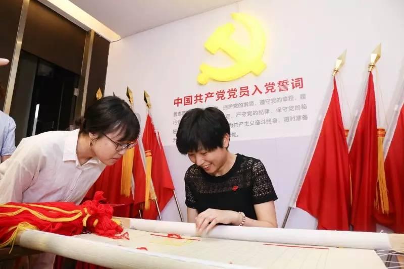 武神赵子龙：刘备三顾茅庐，诸葛亮竟然还在午睡，刘备做法太贴心